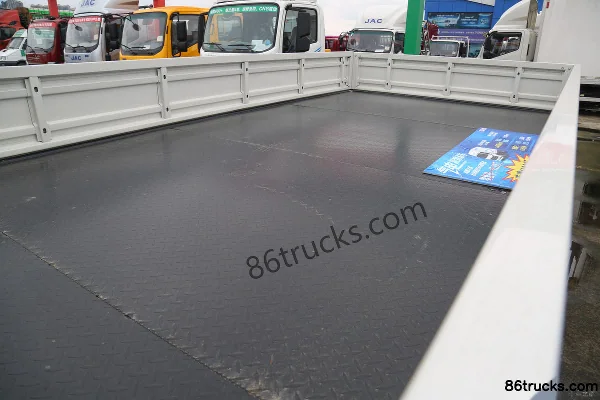 JAC Shuailing HS6 4.5T 4.22m single-row plug-in hybrid flatbed light truck 15.5kWh 4X2(6 wheels) Body (2) | 86Trucks