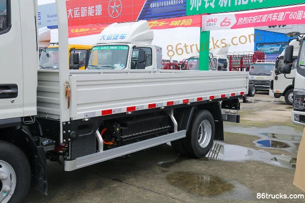 JAC Shuailing HS6 4.5T 4.22m single-row plug-in hybrid flatbed light truck 15.5kWh 4X2(6 wheels) Body (1) | 86Trucks