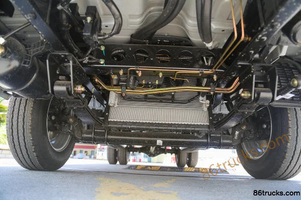 Dongfeng T5 1.6L 105 hp 4X2(6 wheels) CNG 3.4m Single Row Flatbed Light Truck (China VI) Chassis (1) | 86Trucks