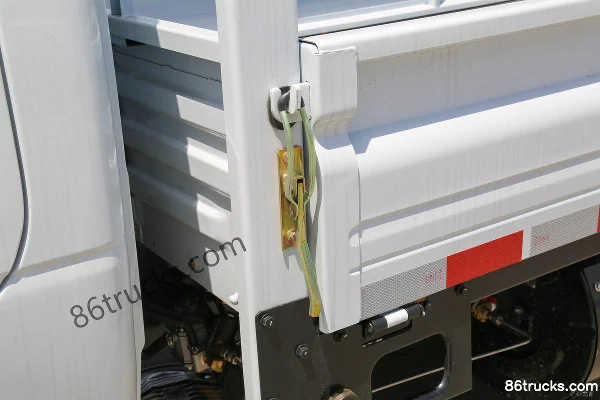 Dongfeng T5 1.6L 105 hp 4X2(6 wheels) CNG 3.4m Single Row Flatbed Light Truck (China VI) Body (2) | 86Trucks