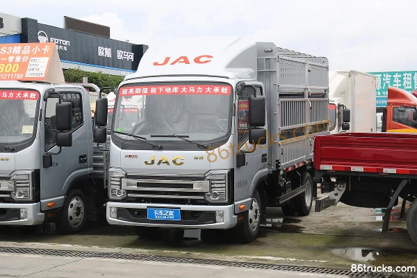 JAC Shuailing S3 129hp 4X2(6 wheels) 3.145m double-row stake truck Exterior (3) | 86Trucks
