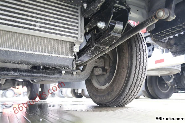 JAC Shuailing S3 129hp 4X2(6 wheels) 3.145m double-row stake truck Chassis (3) | 86Trucks