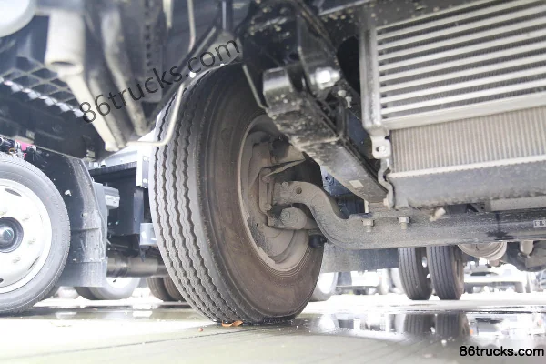 JAC Shuailing S3 129hp 4X2(6 wheels) 3.145m double-row stake truck Chassis (2) | 86Trucks