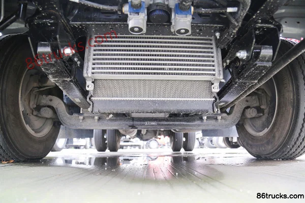 JAC Shuailing S3 129hp 4X2(6 wheels) 3.145m double-row stake truck Chassis (1) | 86Trucks