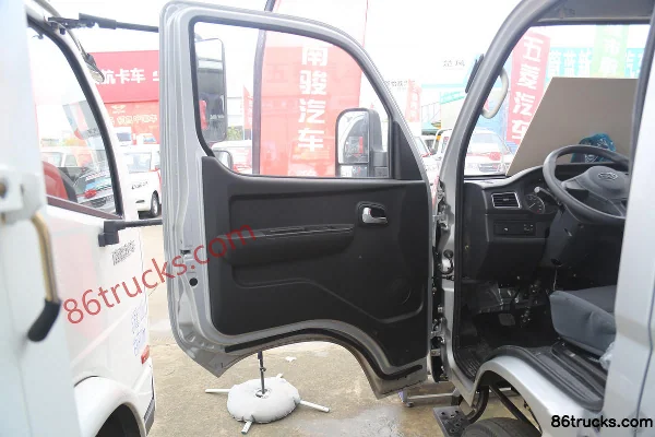 NanJun Ruibao Deluxe Edition 102 hp 4X2(6 wheels) 3.3m Double Row Flatbed Micro Truck Cab (1) | 86Trucks