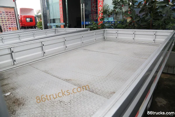 NanJun Ruibao Deluxe Edition 102 hp 4X2(6 wheels) 3.3m Double Row Flatbed Micro Truck Body (3) | 86Trucks