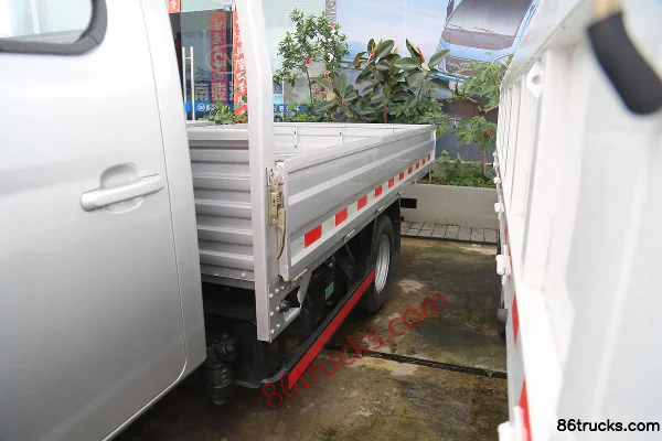 NanJun Ruibao Deluxe Edition 102 hp 4X2(6 wheels) 3.3m Double Row Flatbed Micro Truck Body (1) | 86Trucks