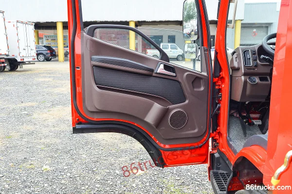 FAW Jiefang Hu VH 2.5L Diesel 155hp 4X2(6 wheels) Fast Gear 8-Speed 4.16m Single Row Stake Truck Cab (2) | 86Trucks