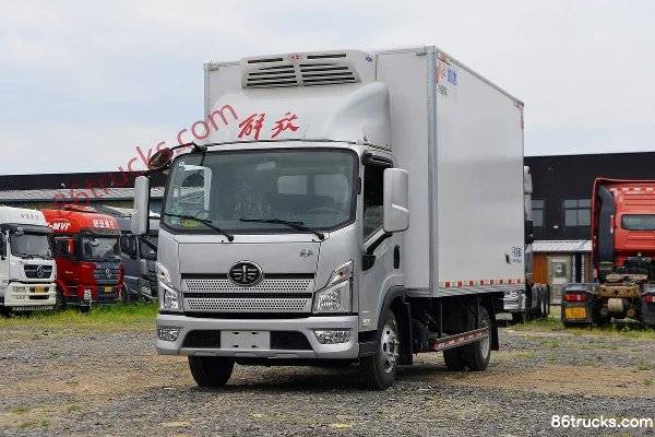 FAW Jiefang Lingtu 160hp 4X2(6 wheels) Fast Gear 8-Speed 4.13m Refrigerated Truck Exterior (3) | 86Trucks
