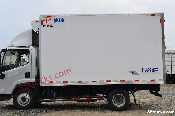 FAW Jiefang Lingtu 160hp 4X2(6 wheels) Fast Gear 8-Speed 4.13m Refrigerated Truck Body (2) | 86Trucks