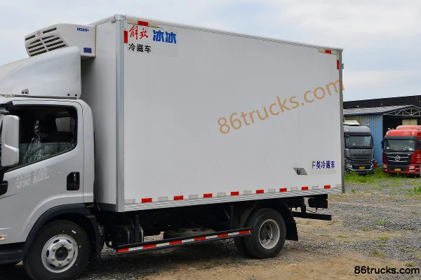 FAW Jiefang Lingtu 160hp 4X2(6 wheels) Fast Gear 8-Speed 4.13m Refrigerated Truck Body (1) | 86Trucks