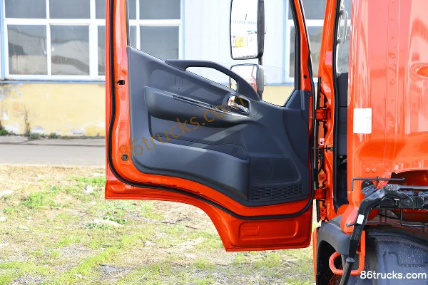 Dongfeng Furui F6 150 hp 4X2(6 wheels) 4.2m Single Row Stake Light Truck (China VI) Cab (2) | 86Trucks