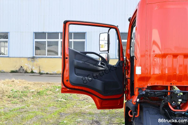 Dongfeng Furui F6 150 hp 4X2(6 wheels) 4.2m Single Row Stake Light Truck (China VI) Cab (1) | 86Trucks