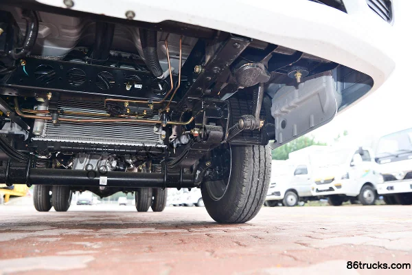 Dongfeng T5 1.6L Gasoline 122 hp 4X2(6 wheels) Dongan 5-Speed 3.4m Single Row Flatbed Truck Chassis (3) | 86Trucks