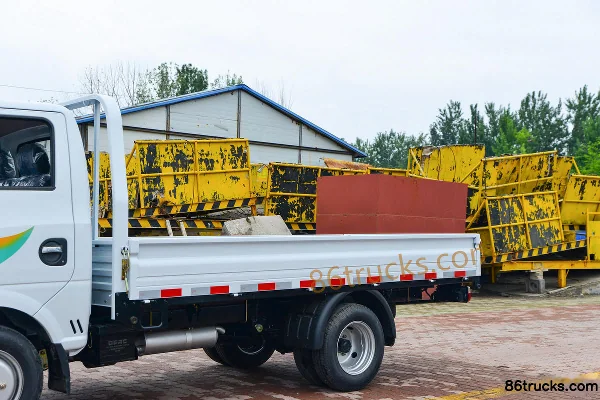 Dongfeng T5 1.6L Gasoline 122 hp 4X2(6 wheels) Dongan 5-Speed 3.4m Single Row Flatbed Truck Body (1) | 86Trucks