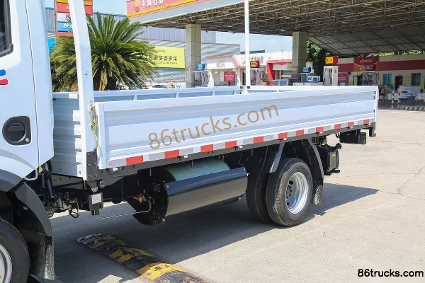 Dongfeng Kaipute Xingyun K6 Renwuxing 2.0L 127 ch 4X2(6 roues) CNG 4,17 m camion léger à ridelles cabine simple Carrosserie (1) | 86Trucks