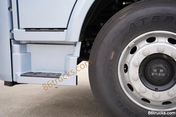 JAC Star X5 Heavy Truck 510 hp 6X4(10 wheels) LNG Tractor Truck Chassis (2) | 86Trucks
