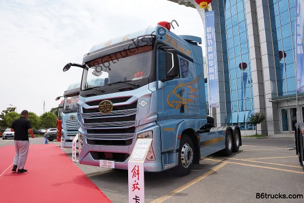 FAW Jiefang Qingdao Yingtu classe affaires 600 ch 6X4(10 roues) LNG tracteur routier automatique (boîte FAW Jiefang 12 vitesses) Extérieur (
