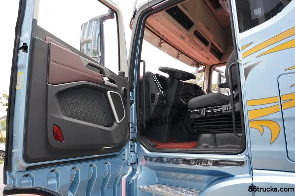 FAW Jiefang Qingdao Yingtu classe affaires 600 ch 6X4(10 roues) LNG tracteur routier automatique (boîte FAW Jiefang 12 vitesses) Cabine (2)