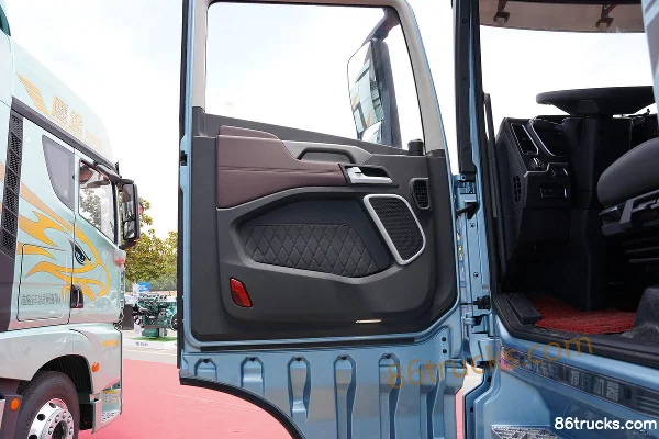 FAW Jiefang Qingdao Yingtu classe affaires 600 ch 6X4(10 roues) LNG tracteur routier automatique (boîte FAW Jiefang 12 vitesses) Cabine (1)