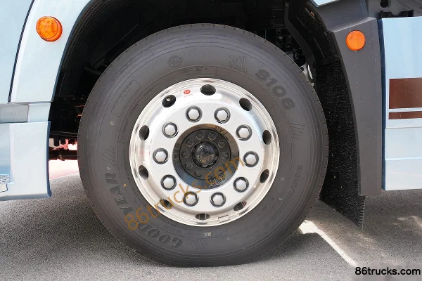 FAW Jiefang Qingdao Yingtu classe affaires 600 ch 6X4(10 roues) LNG tracteur routier automatique (boîte FAW Jiefang 12 vitesses) Châssis (3)