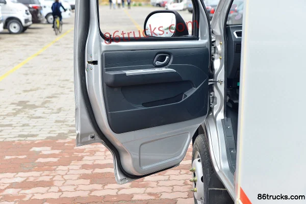 Dongfeng T3 1.6L 123hp 4X2(6 wheels) gasoline 3.7m single-row van mini truck Cab (2) | 86Trucks