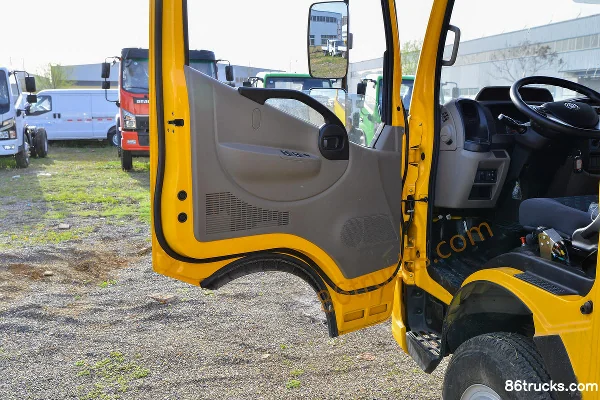 Dongfeng FuruiKa F6 126hp 4X2(6 wheels) 3.13m Dump Truck Cab (2) | 86Trucks