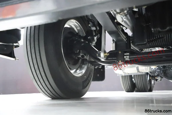Dongfeng Liuqi Chenglong HK 580 hp 6X4(10 wheels) LNG automatic tractor truck (hydraulic retarder) Chassis (2) | 86Trucks