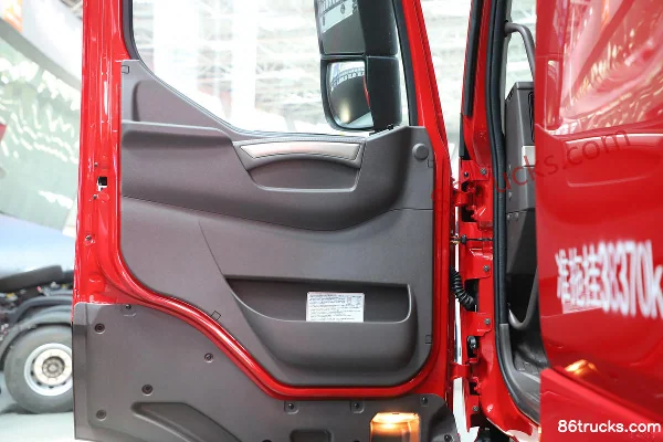 Dongfeng Liuqi Chenglong H7 heavy truck 6X4(10 wheels) pure electric battery-swap tractor truck 513kWh Cab (2) | 86Trucks