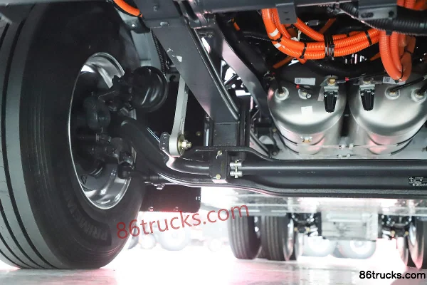 Dongfeng Liuqi Chenglong H7 heavy truck 6X4(10 wheels) pure electric battery-swap tractor truck 513kWh Chassis (2) | 86Trucks