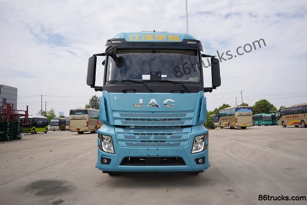 JAC Xingyao X5 240 hp 4X2(6 wheels) 9.6m van cargo truck Exterior (2) | 86Trucks