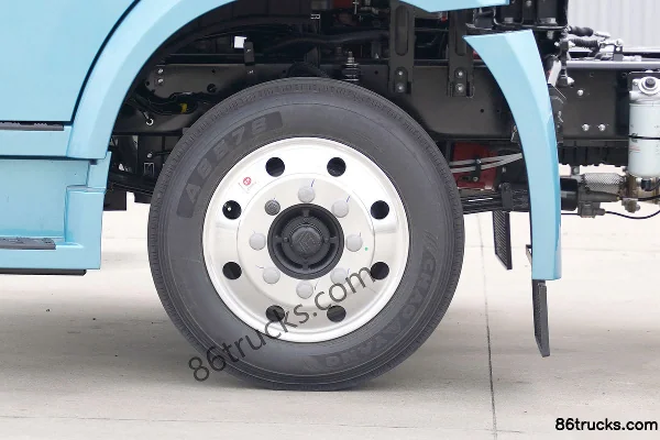 JAC Xingyao X5 240 hp 4X2(6 wheels) 9.6m van cargo truck Chassis (1) | 86Trucks