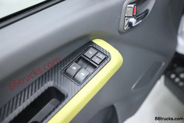 Dongfeng Liuqi Chenglong L2V Yiwei single-row pure electric panel light truck 86.55 kWh 4X2(6 wheels) Interior (3) | 86Trucks
