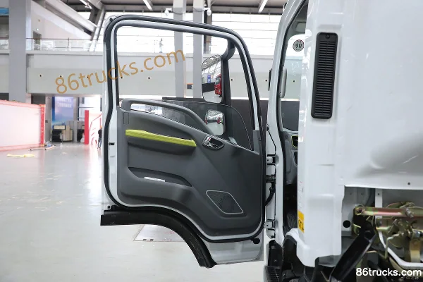 Dongfeng Liuqi Chenglong L2V Yiwei single-row pure electric panel light truck 86.55 kWh 4X2(6 wheels) Interior (1) | 86Trucks