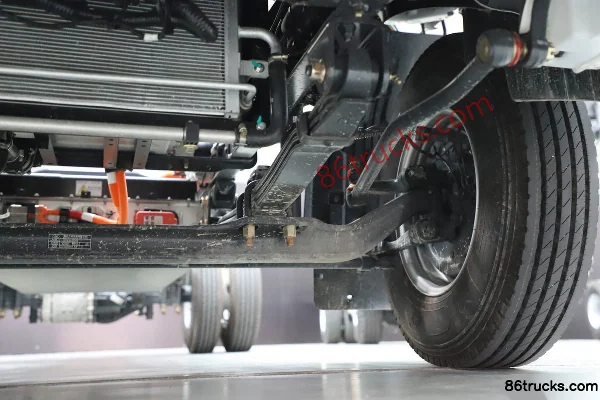 Dongfeng Liuqi Chenglong L2V Yiwei single-row pure electric panel light truck 86.55 kWh 4X2(6 wheels) Chassis (3) | 86Trucks