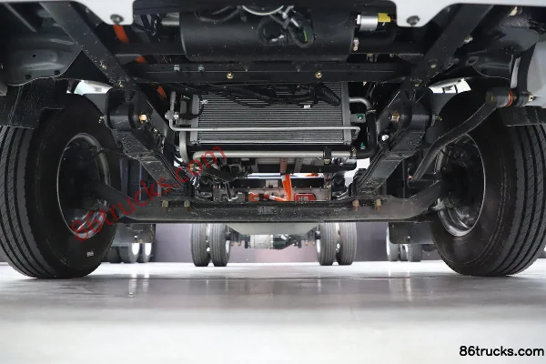 Dongfeng Liuqi Chenglong L2V Yiwei single-row pure electric panel light truck 86.55 kWh 4X2(6 wheels) Chassis (1) | 86Trucks