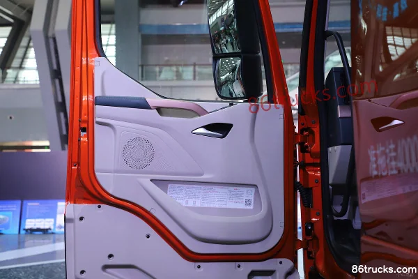 Dongfeng Liuqi Chenglong H7 heavy truck Luhang Edition 700 hp 6X4(10 wheels) AMT automatic tractor truck (hydraulic retarder) Cab (2) | 86Tr