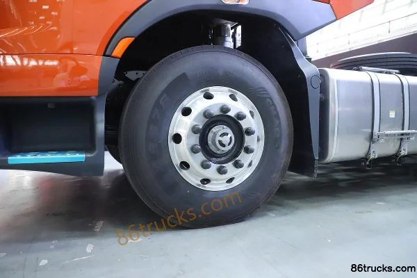 Dongfeng Liuqi Chenglong H7 heavy truck Luhang Edition 700 hp 6X4(10 wheels) AMT automatic tractor truck (hydraulic retarder) Chassis (1)