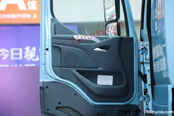 Dongfeng Liuqi Chenglong H7 8X4(12 wheels) pure electric dump truck 423.936kWh Cab (2) | 86Trucks