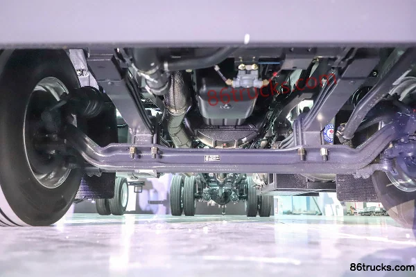 Dongfeng H5 Fortune Edition 6.7L LNG 280hp 4X2(6 wheels) Fast Gear 8-speed 9.7m box cargo truck Chassis (1) | 86Trucks