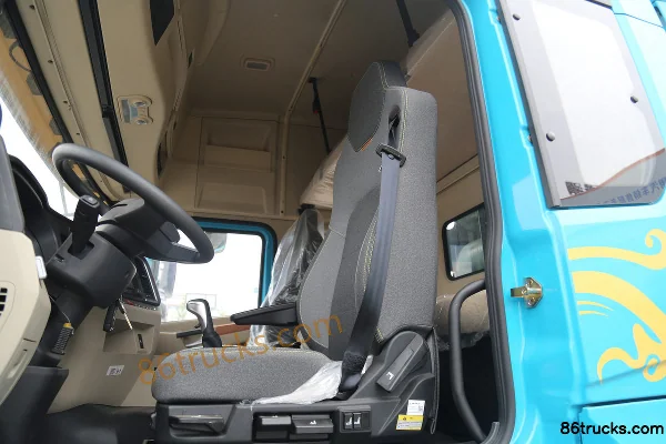 SHACMAN Longxiao Lightweight Version 14.5L CNG 530hp 6X4(10 wheels) Fast Gear 12-Speed Tractor Truck Cab (3) | 86Trucks