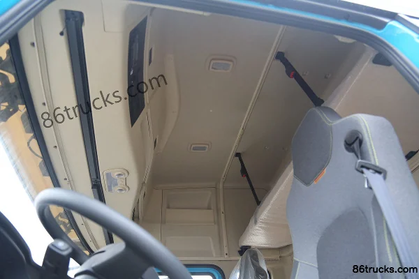 SHACMAN Longxiao Lightweight Version 14.5L CNG 530hp 6X4(10 wheels) Fast Gear 12-Speed Tractor Truck Cab (2) | 86Trucks
