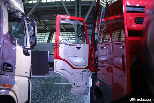 Dongfeng Liuqi Chenglong H7 poids lourd 590 ch 6X4(10 roues) tracteur routier LNG automatique Cabine (1) | 86Trucks