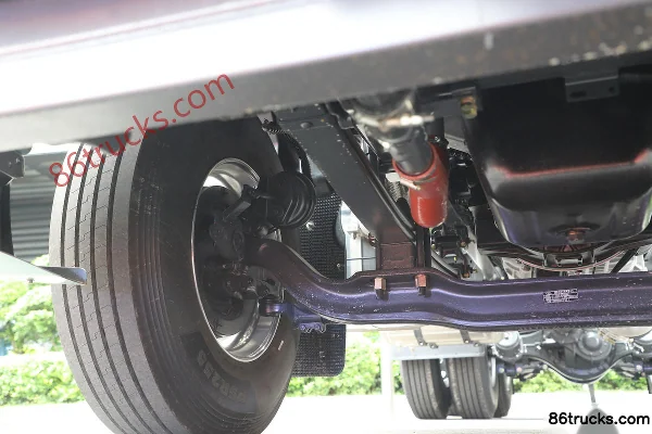 Dongfeng Liuqi Chenglong H5V 500 hp 6X4(10 wheels) LNG automatic tractor truck (hydraulic retarder) Chassis (2) | 86Trucks