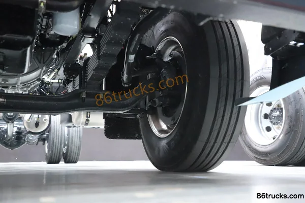 DongfengLiuqi Chenglong H5V 6.9L Diesel 330 hp 4X2(6 wheels) WLY 10-Speed AMT Automatic 6.8m Cargo Truck Chassis (3) | 86Trucks