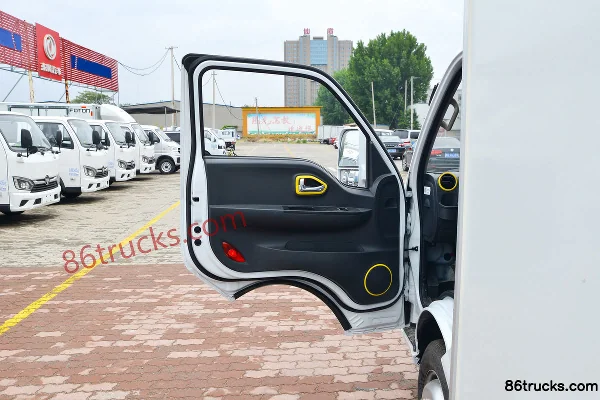 Dongfeng T5 1,6 L 122 ch 4X2(6 roues) essence 3,81 m fourgon à cabine simple (1) | 86Trucks