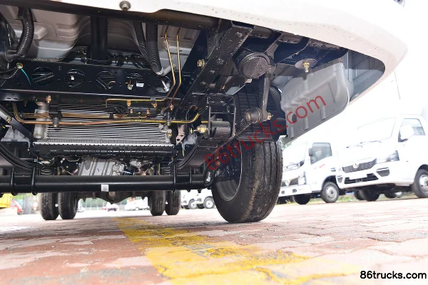 Dongfeng T5 1,6 L 122 ch 4X2(6 roues) essence 3,81 m fourgon à cabine simple Châssis (3) | 86Trucks
