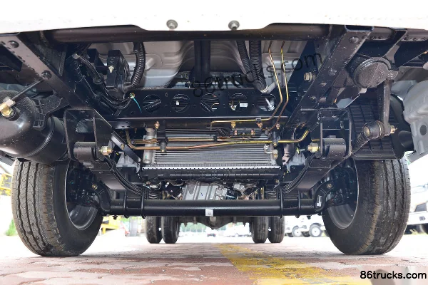 Dongfeng T5 1,6 L 122 ch 4X2(6 roues) essence 3,81 m fourgon à cabine simple Châssis (1) | 86Trucks