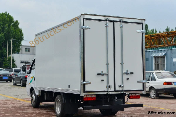 Dongfeng T5 1,6 L 122 ch 4X2(6 roues) essence 3,81 m fourgon à cabine simple Carrosserie (3) | 86Trucks