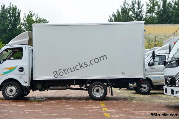 Dongfeng T5 1,6 L 122 ch 4X2(6 roues) essence 3,81 m fourgon à cabine simple Carrosserie (2) | 86Trucks